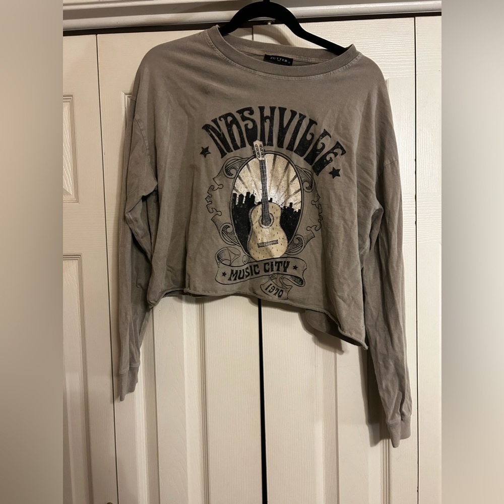 Cropped Nashville long sleeve!